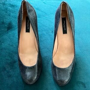 Ann Taylor Textured Black Snakeskin Genuine Leather Rounded Toe Heels Size 7.5